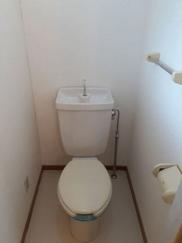 リベラル山下のトイレ|落ち着いた色調のトイレです