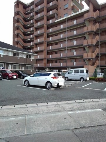 サンモールの駐車場|駐車スペースもあります