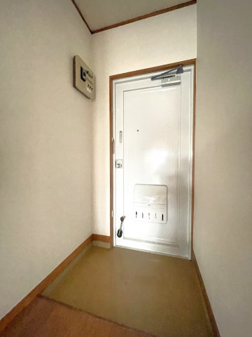 フカイマンションの玄関
