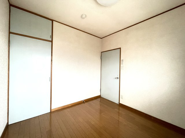 フカイマンションの寝室