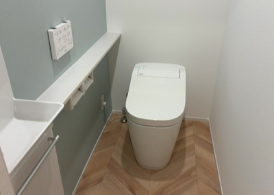【トイレ】 | ファミール西八王子 | トイレは大きさや形、機能、抗菌性などが異なる多種多彩なタイプが各メーカーから出ています。それぞれに良さがあるため、事前にどういったタイプのトイレがいいのかをご家庭内で決めて、内見に行くといいでしょう。