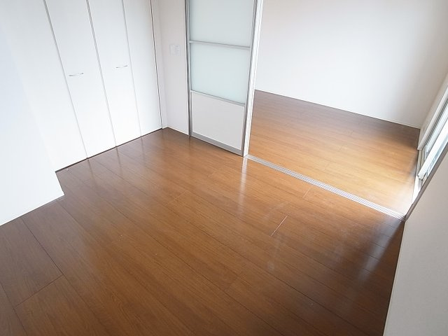 フラット松原の洋室|隅々まで綺麗に仕上がっています