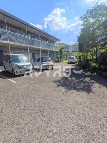 羽村市羽西１丁目のアパートの駐車場