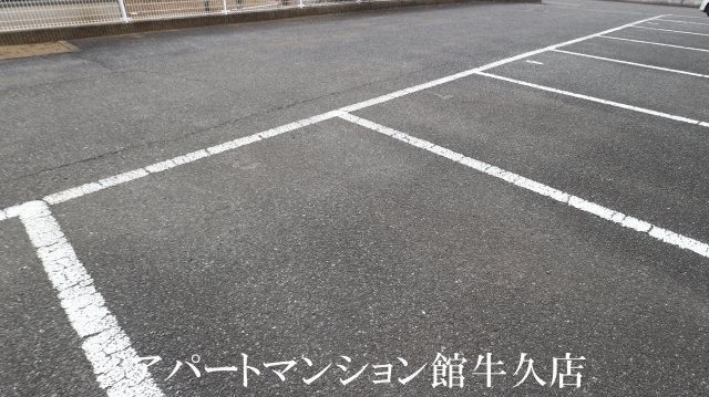 レオパレスカメリアひたち野Ⅱの駐車場