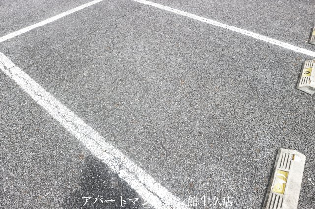 レオパレスキルシェの駐車場
