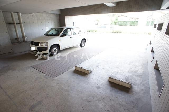 マリンパレス登戸の駐車場|敷地内駐車場あります