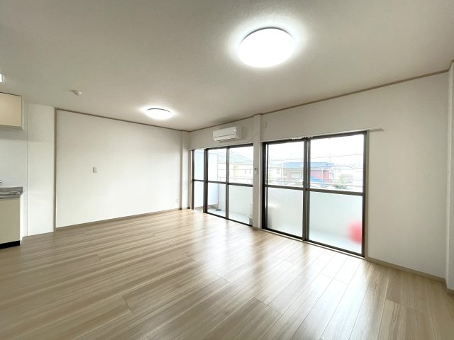 フカイマンションの居間・リビング