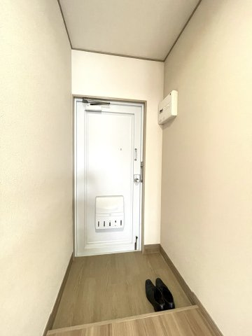 フカイマンションの玄関
