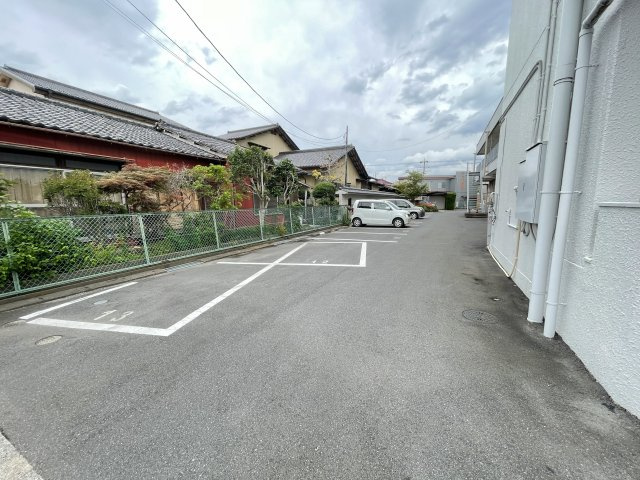 フカイマンションの駐車場