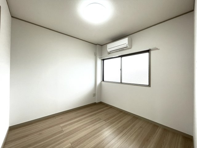 フカイマンションの寝室
