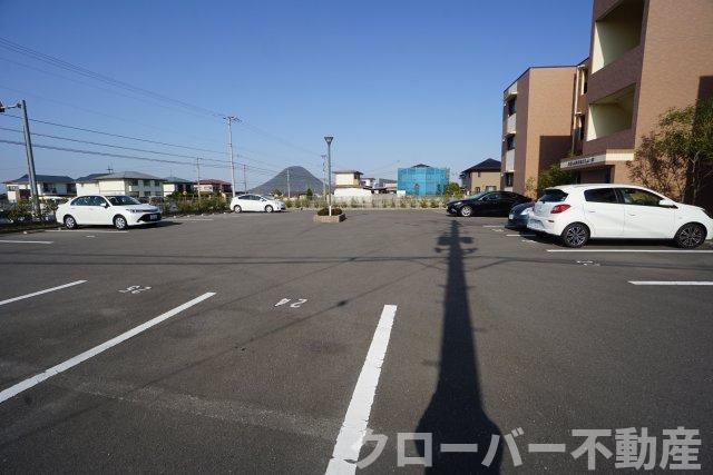 シャングリラーGの駐車場
