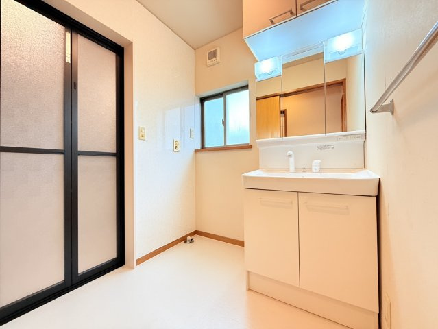 【駅近！】常総市水海道栄町中古戸建の洗面所