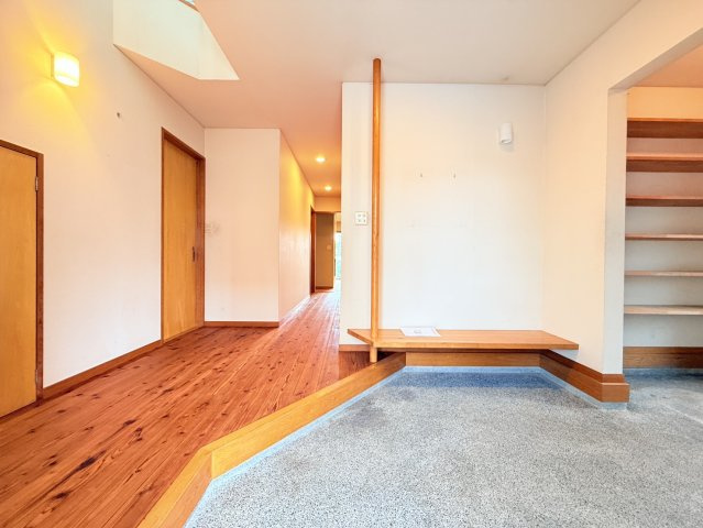 【駅近！】常総市水海道栄町中古戸建の玄関