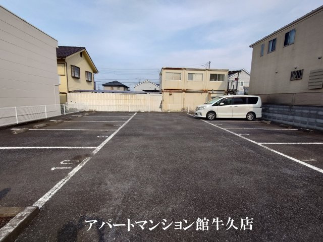 レオパレスさくらの駐車場