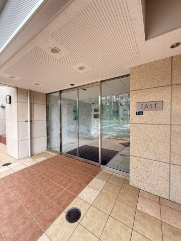 ライオンズ南郷ステーションマークス　イースト棟のエントランス