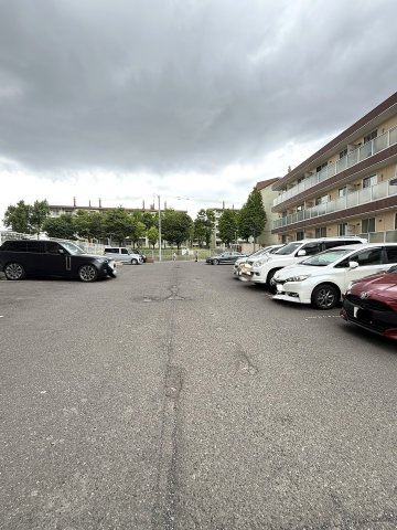 ライオンズ南郷ステーションマークス　イースト棟の駐車場