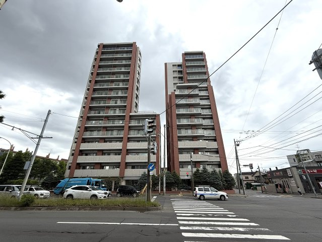 ライオンズ南郷ステーションマークス　イースト棟の外観