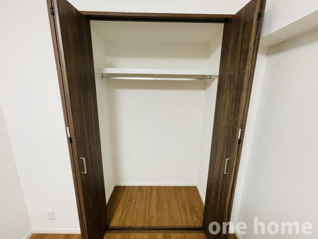 新大阪グランドハイツ1号棟の収納|◆約4.3帖洋室 収納です！全居室にクローゼット完備され、収納家具を最低限に住空間を有効活用できます！