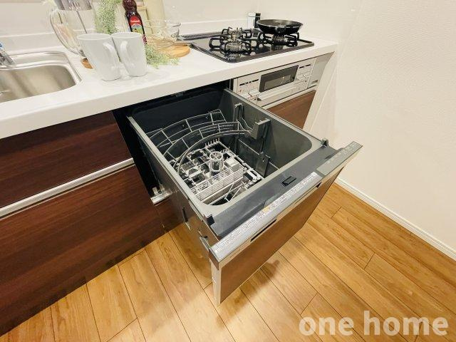 新大阪グランドハイツ1号棟の設備|◆時短が叶う！食器洗浄乾燥機 完備です！ビルトインタイプで作業スペースを圧迫せず、使い勝手良好です！