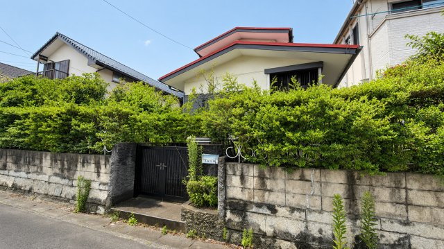 【外観】 | ◆戸塚区上柏尾町　建築条件なし売地◆ | ◆爽やかな青空の下に贅沢なほどに降り注ぐ陽光、豊かな居住性と、クオリティが見事に調和した住空間は、住まうことの喜びを感じさせてくれます。ゆとりある広い敷地で開放的なお住まいです。