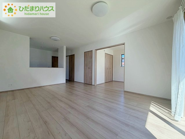 常陸大宮市宇留野　新築戸建　B号棟の居間・リビング|家族団らんの時間も増えそうなくつろぎのＬＤＫ☆
