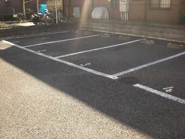レオパレスフラワーの駐車場|画像9
