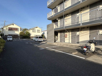 【駐車場】 | レオパレスブリリアント | 画像6