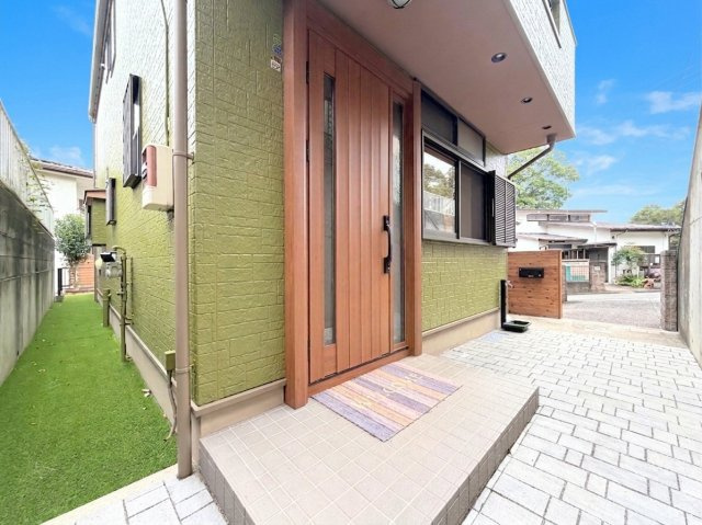 旭区市沢町中古戸建の外観|◆一戸建てを中心とした街並みが整然と続き、周辺は高い建物が建っていないので、緑の多い閑静な趣を感じる環境です。街並みや周辺環境も重要なポイントです！！