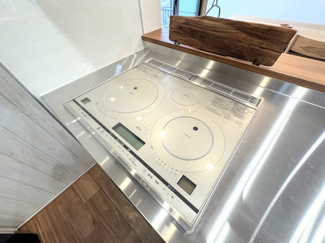 旭区市沢町中古戸建のキッチン|◆毎日使うものだからこそ、料理をする人にとって何口あるのかは重要なポイントですね！
