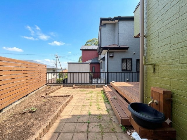 旭区市沢町中古戸建の庭|◆心地よい風と光を感じて。リビングから繋がる、もうひとつの青空