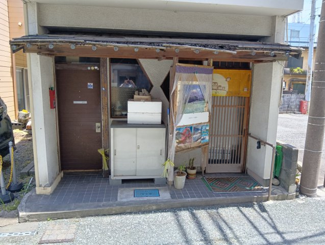 売中古戸建　富士市平垣の外観|1階は店舗として利用できます。