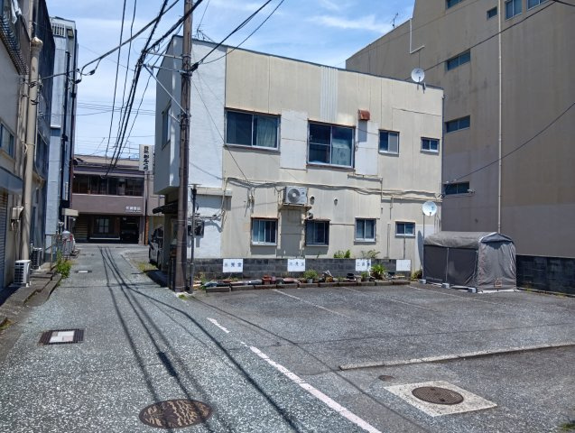 売中古戸建　富士市平垣の前面道路含む現地写真|東海道線富士駅まで徒歩約7分です。毎日の通勤通学も便利ですね。