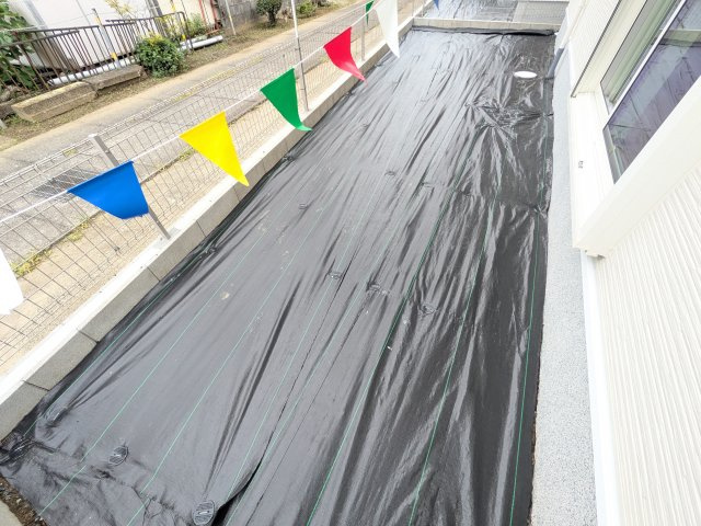 龍ケ崎市姫宮町1期　新築戸建て　2号棟の庭|リビングに明るい光を届ける南庭。
お子様の遊び場やペットのスペースとしても最適です。
室内外で心地よい暮らしが叶います。