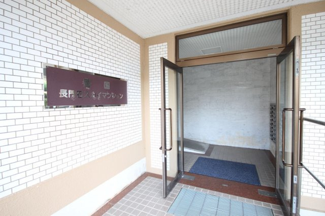 長門石スカイマンションのエントランス|建物の内部です※別号室のお写真になります。