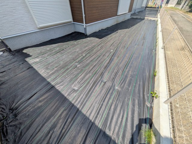 龍ケ崎市姫宮町1期　新築戸建て　3号棟の庭|リビングに明るい光を届ける南庭。
お子様の遊び場やペットのスペースとしても最適です。
室内外で心地よい暮らしが叶います。