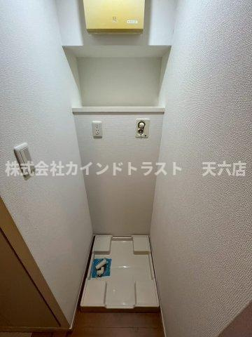 クレストフォルム大阪天満橋の玄関|収納もある玄関です