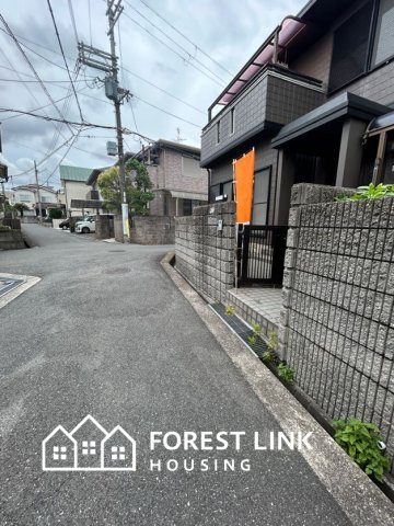 藤井寺市西古室2丁目戸建の前面道路含む現地写真