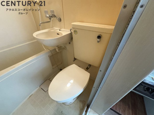 浴室にトイレがあります♪