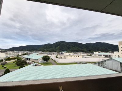 【展望】 | イーグルコート椥辻 | 東向きバルコニー、山々が広がり空が大きく見えます♪