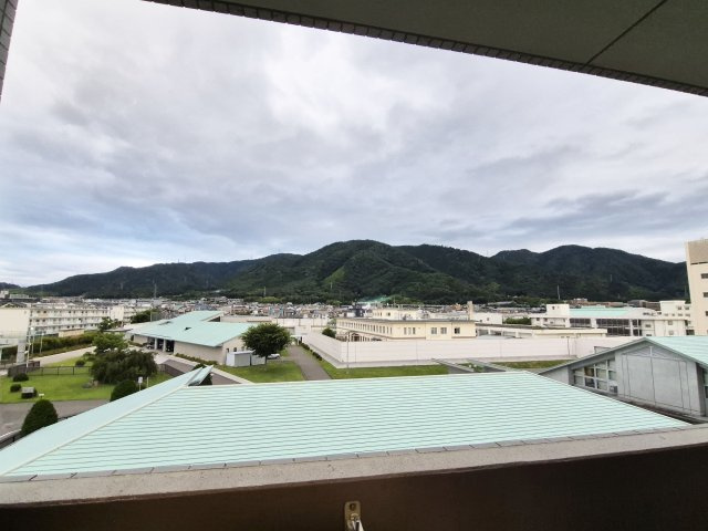 【展望】 | イーグルコート椥辻 | 東向きバルコニー、山々が広がり空が大きく見えます♪