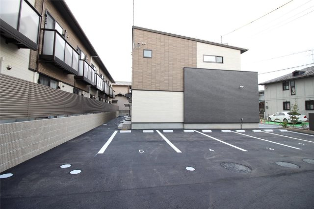 Summa　Aの駐車場