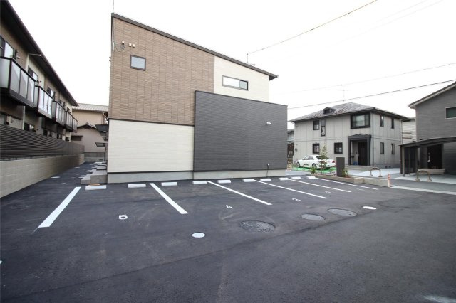 Summa　Aの駐車場