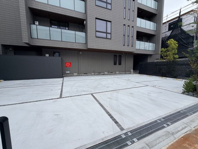 ベルアントレ西宮の駐車場