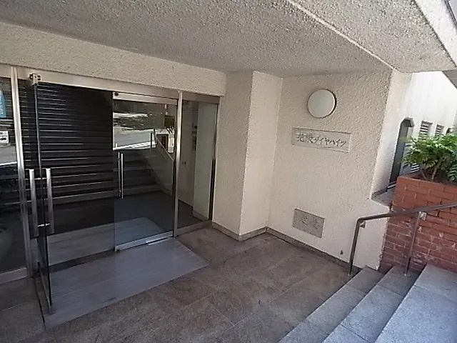 花隈ダイヤハイツのエントランス