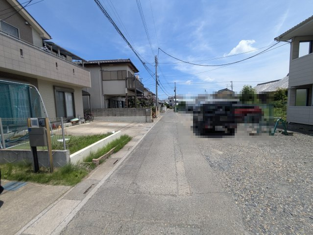 【前面道路含む現地写真】 | 伊奈町大字小室　3LDK