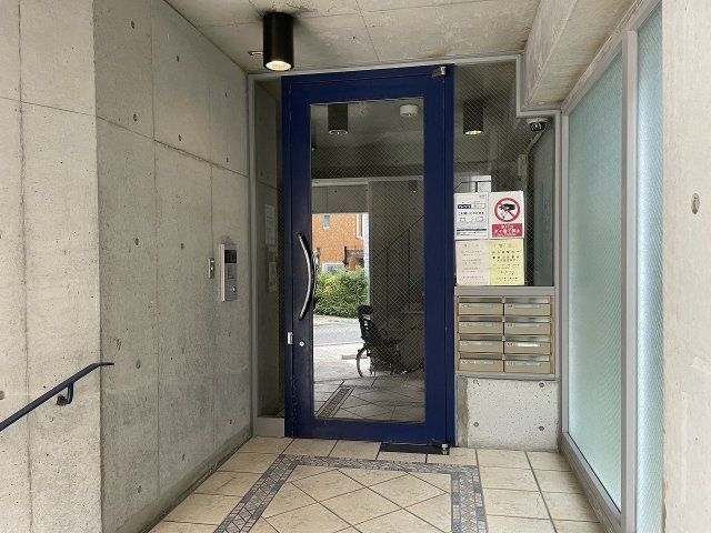 マティエール曽根のエントランス