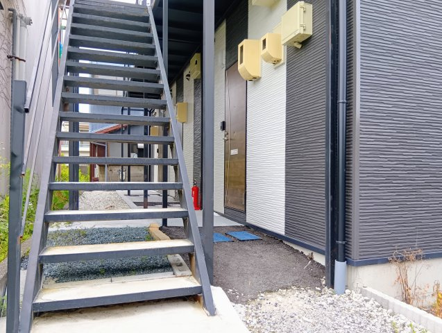 売アパート　静岡市清水区三保のその他共用部分|共用部の維持管理がしやすい外階段仕様。風通しがよく共用部の清掃やメンテナンスもしやすい設計です。