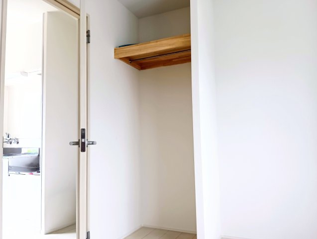 売アパート　静岡市清水区三保の収納|収納がある分、スッキリと片付きお部屋を広く使えます。