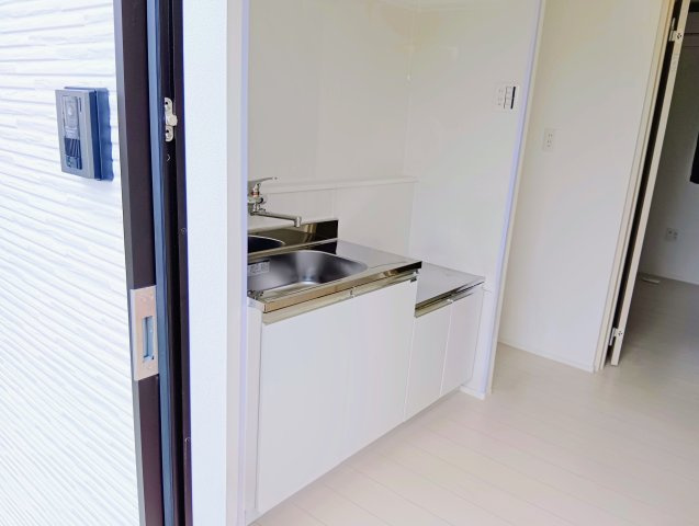売アパート　静岡市清水区三保のキッチン|台所スペース。生活動線がスムーズで、単身者にちょうど良いサイズです。