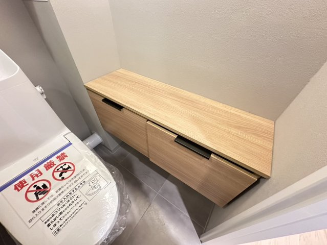 グランドメゾン三宮の収納|◇収納豊富なお手洗いです。